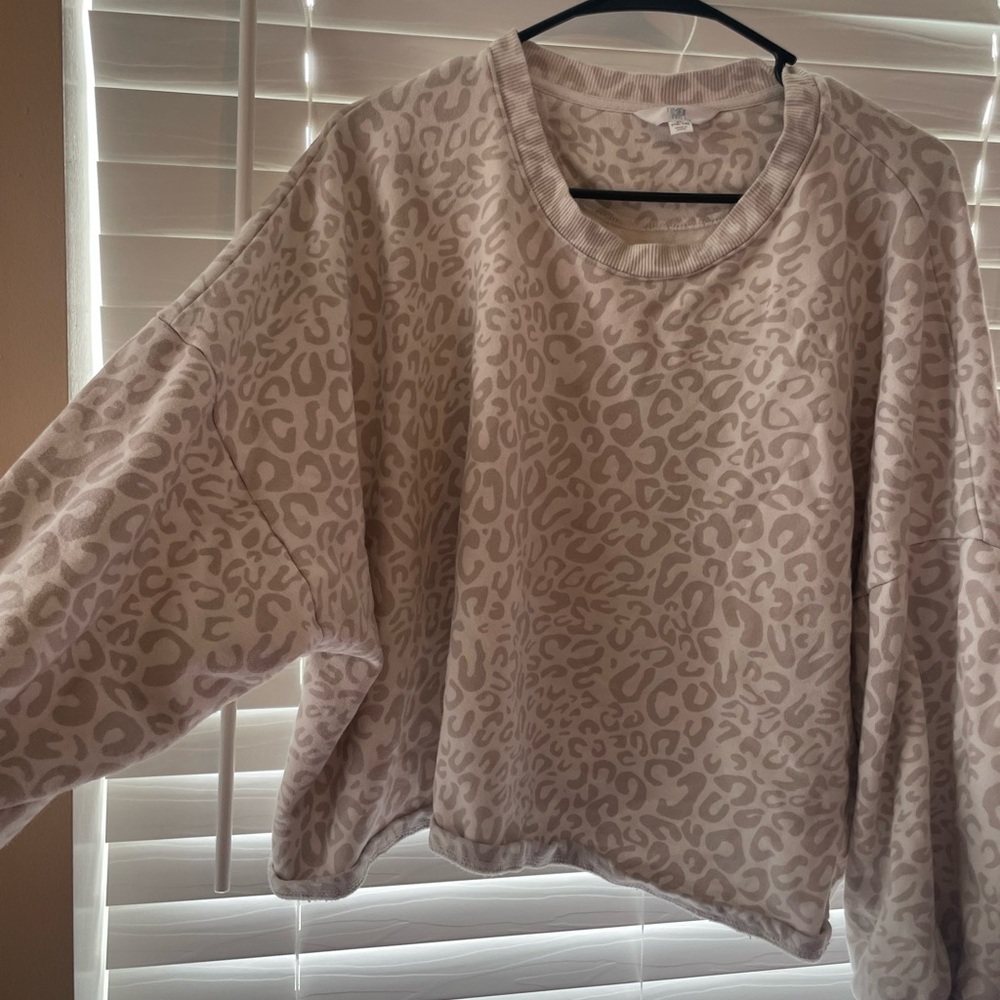 Cheetah print cropped pullover